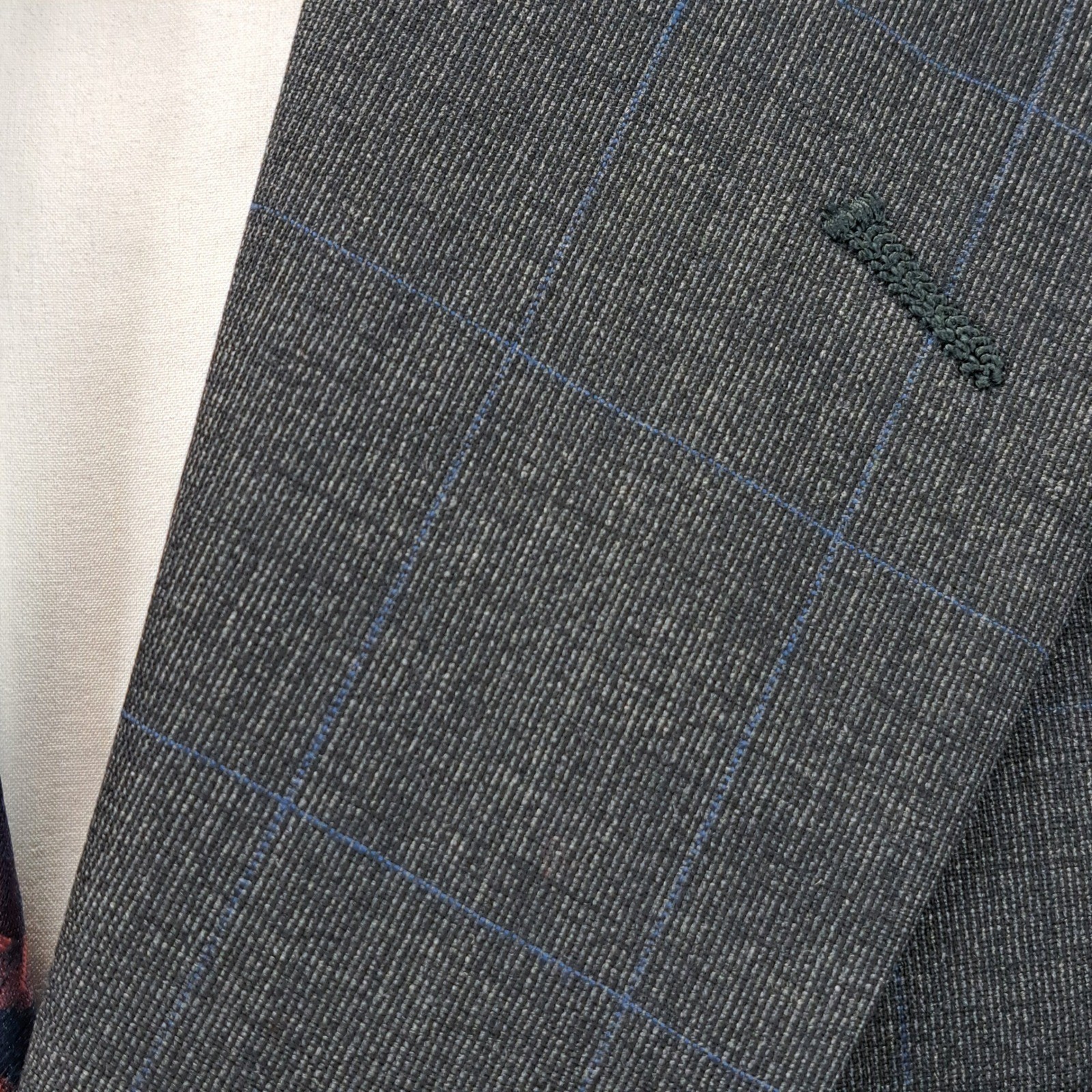 Tom James Mens 42R Gray Plaid 2 Piece Suit Corporate Image Pleated Pants 34×30