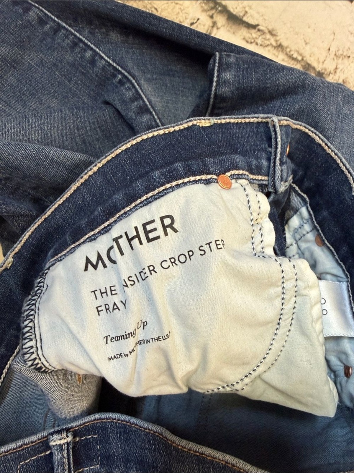 MOTHER Jeans 28 The Insider Crop Step Fray in Teaming Up Dark Wash
