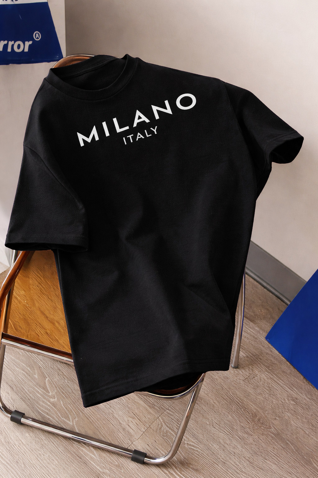 Milano Italy T-Shirt Minimalist Milan Travel City Graphic Tee Unisex Streetwear