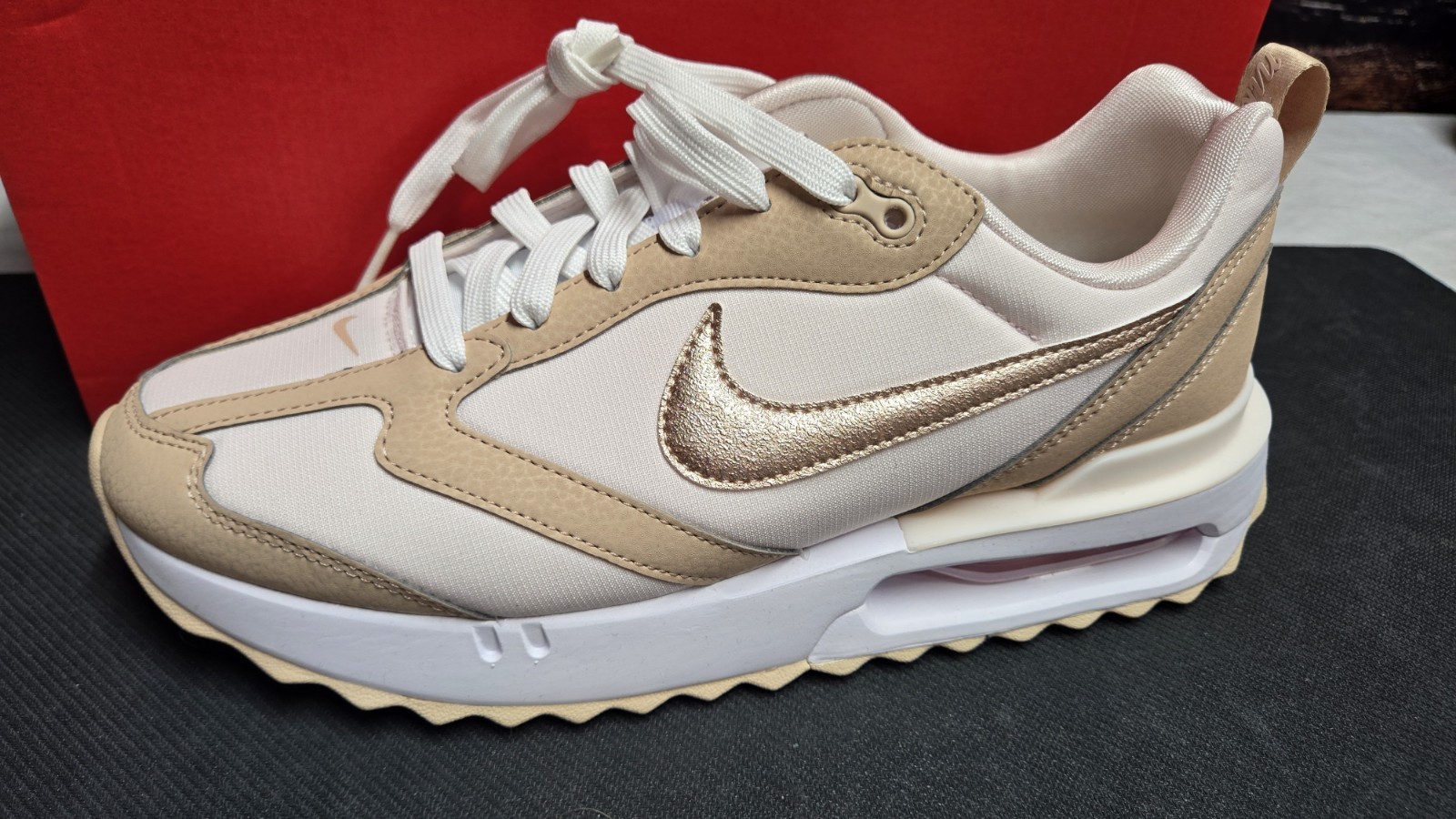 Size 9.5 – Nike Air Max Dawn Light Soft Pink 2022