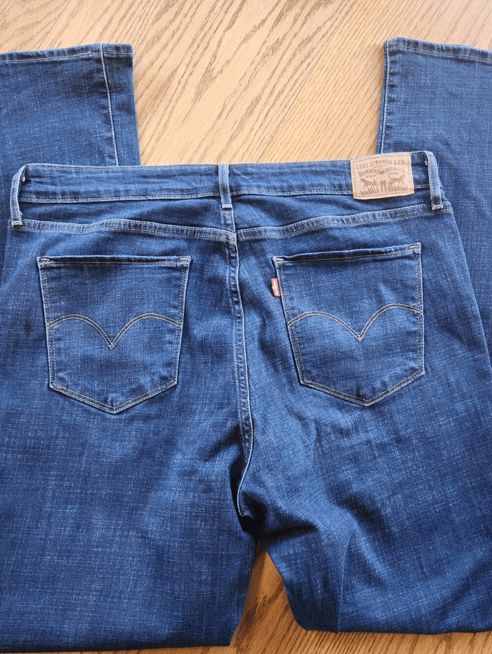 36 Levi’s 725 Highrise Bootcut Classic Dark Wash Blue Jeans