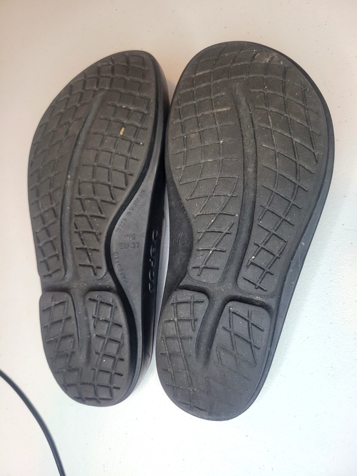 Oofos Oolala Recovery Thong Sandals Flip Flops Womens 6 Silver Metallic Comfort