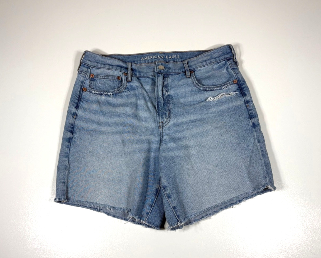 American Eagle Strigid Mom Shorts Womens 10 Light Wash Distressed Raw Hem