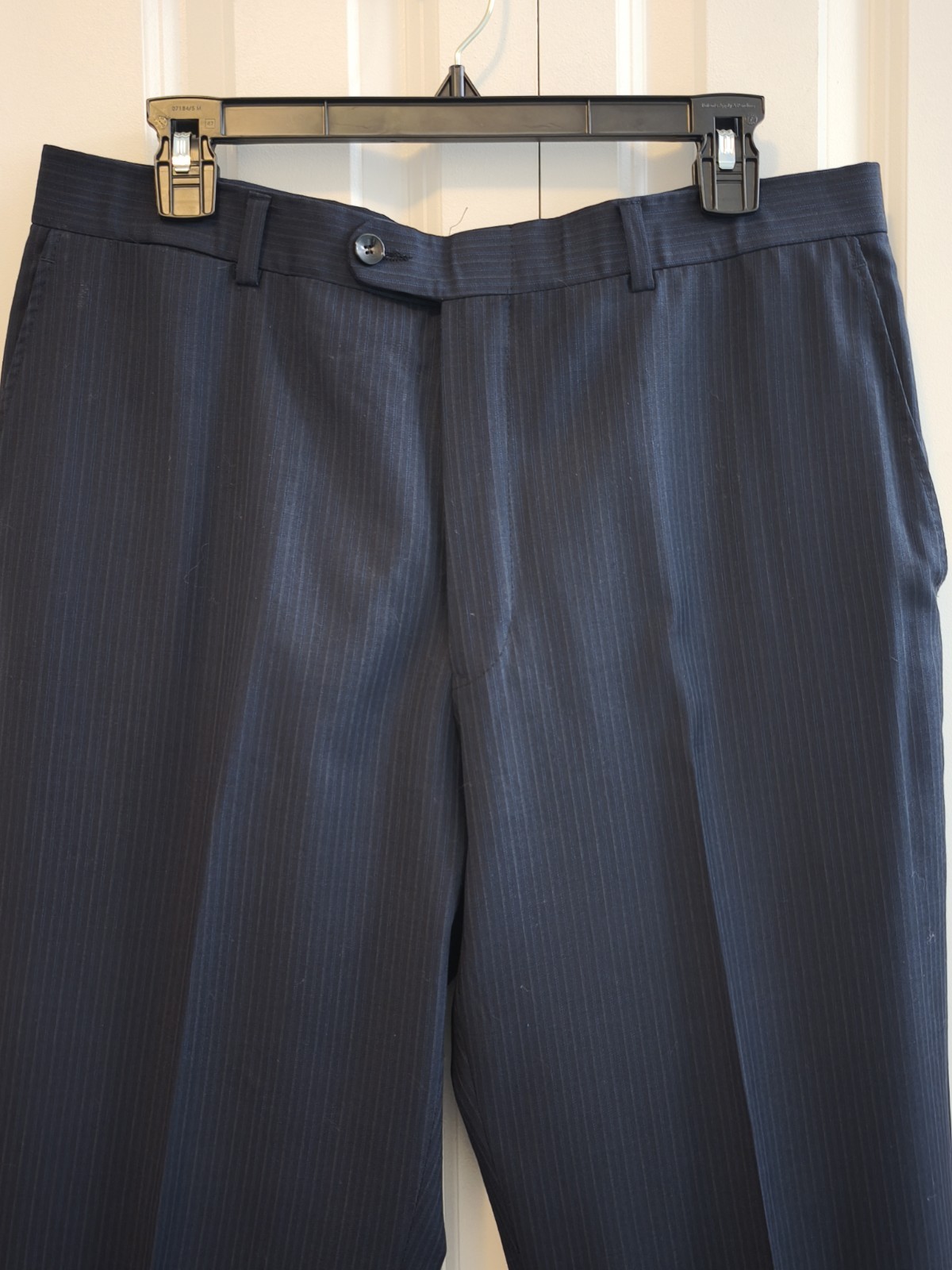 Hart Schaffner Marx Men’s Blue Pinstripe 2-Piece Suit 42R Two-Button
