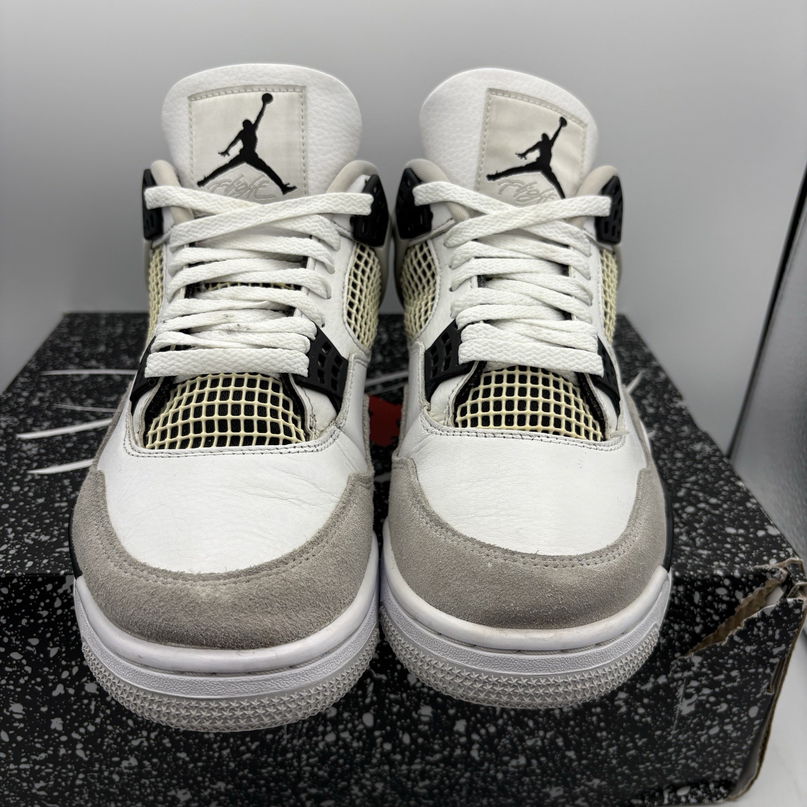 Jordan 4 Retro Military Black Size 9.5 Pre-Owned DH6927-111 White Grey