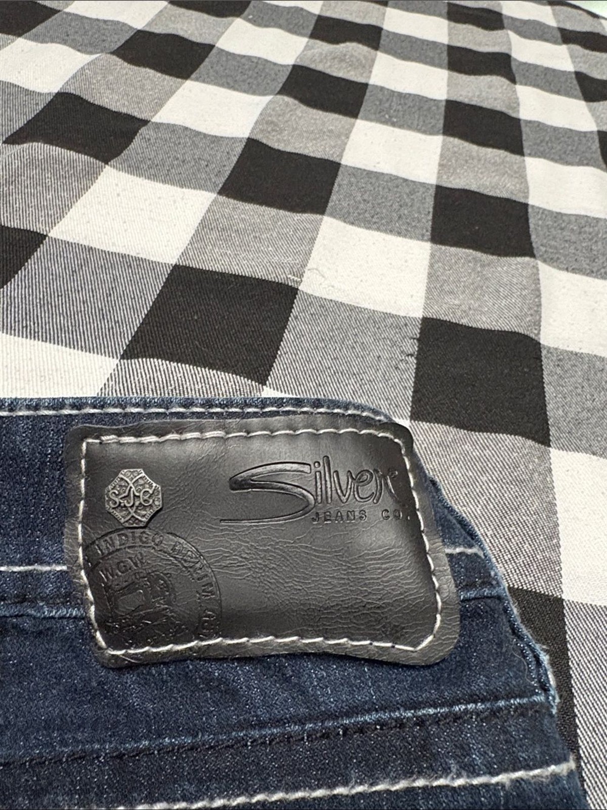 Silver Jeans Boyfriend Fluid Denim Jeans Distressed Stretch Dark 32 x 29/31.5