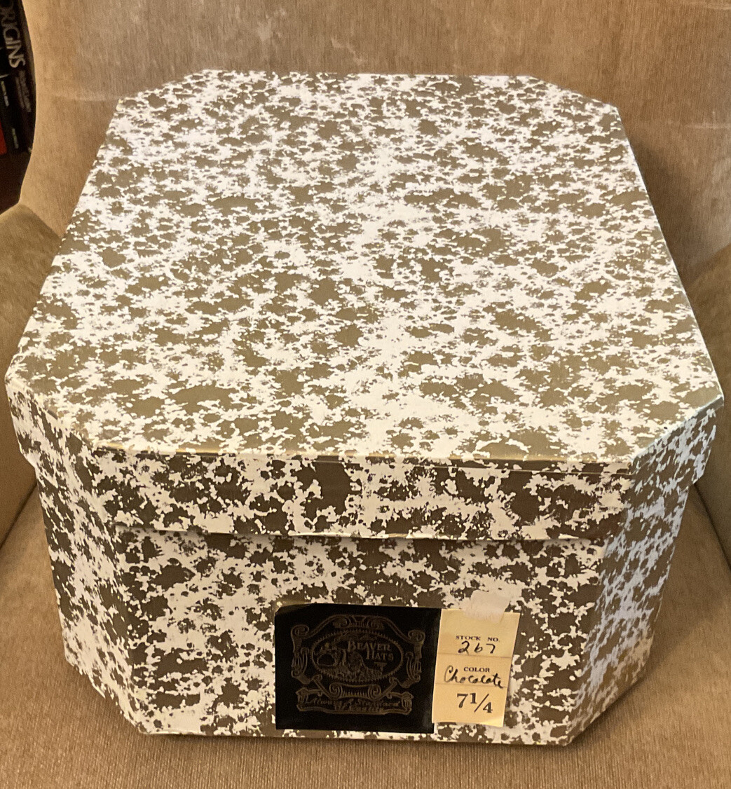 Vintage Large Beaver Hat Box 17″ × 13″x 8” With Insert Cowboy Style Gold White