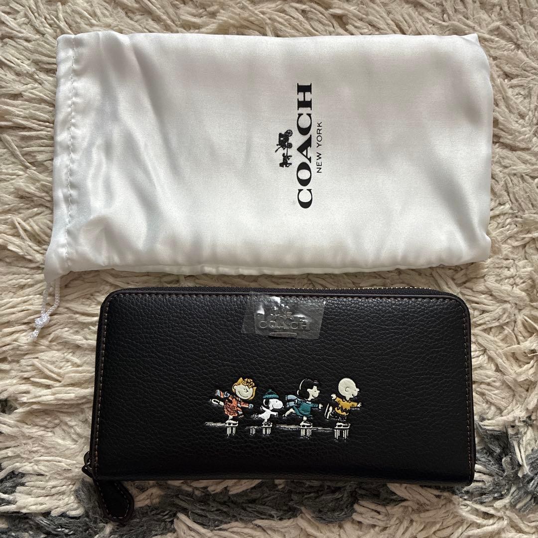 New COACH Snoopy Peanuts Zip Wallet