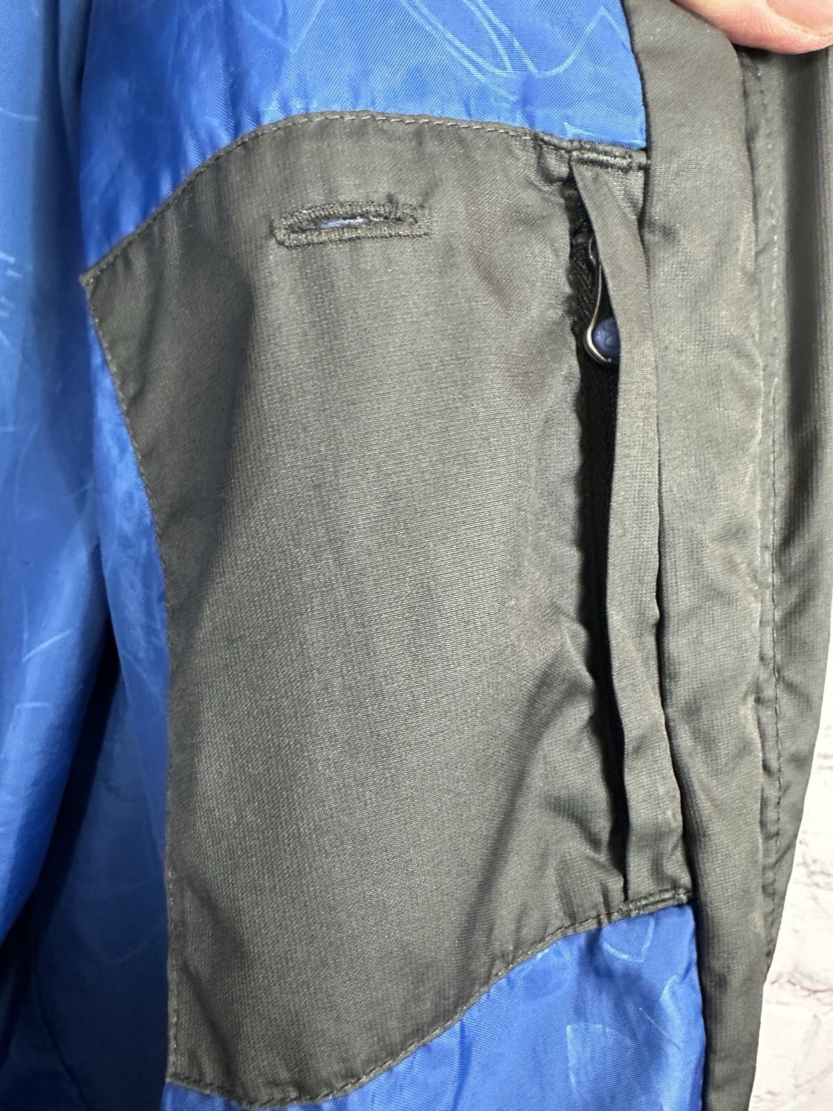 Under Armour Women’s black longer black coat sz M winter outdoor school sports