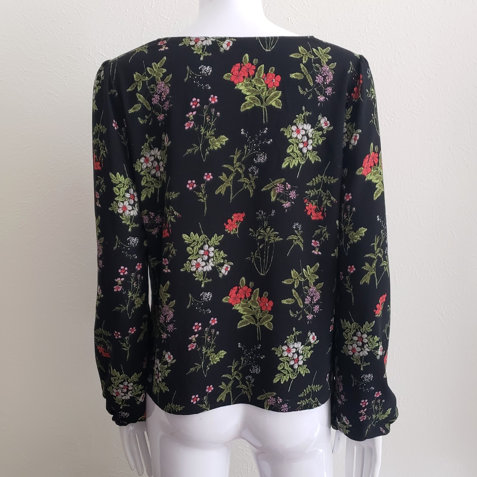 Nordstrom Leith Womens Size Medium Black Floral Blouse Top Long Sleeve Red Green