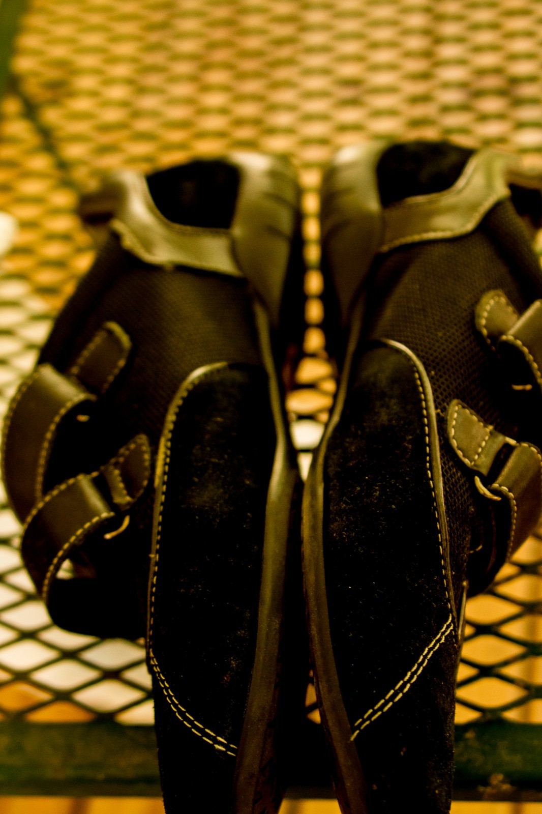 WOMENS’ CASUAL, WALKING SHOE.