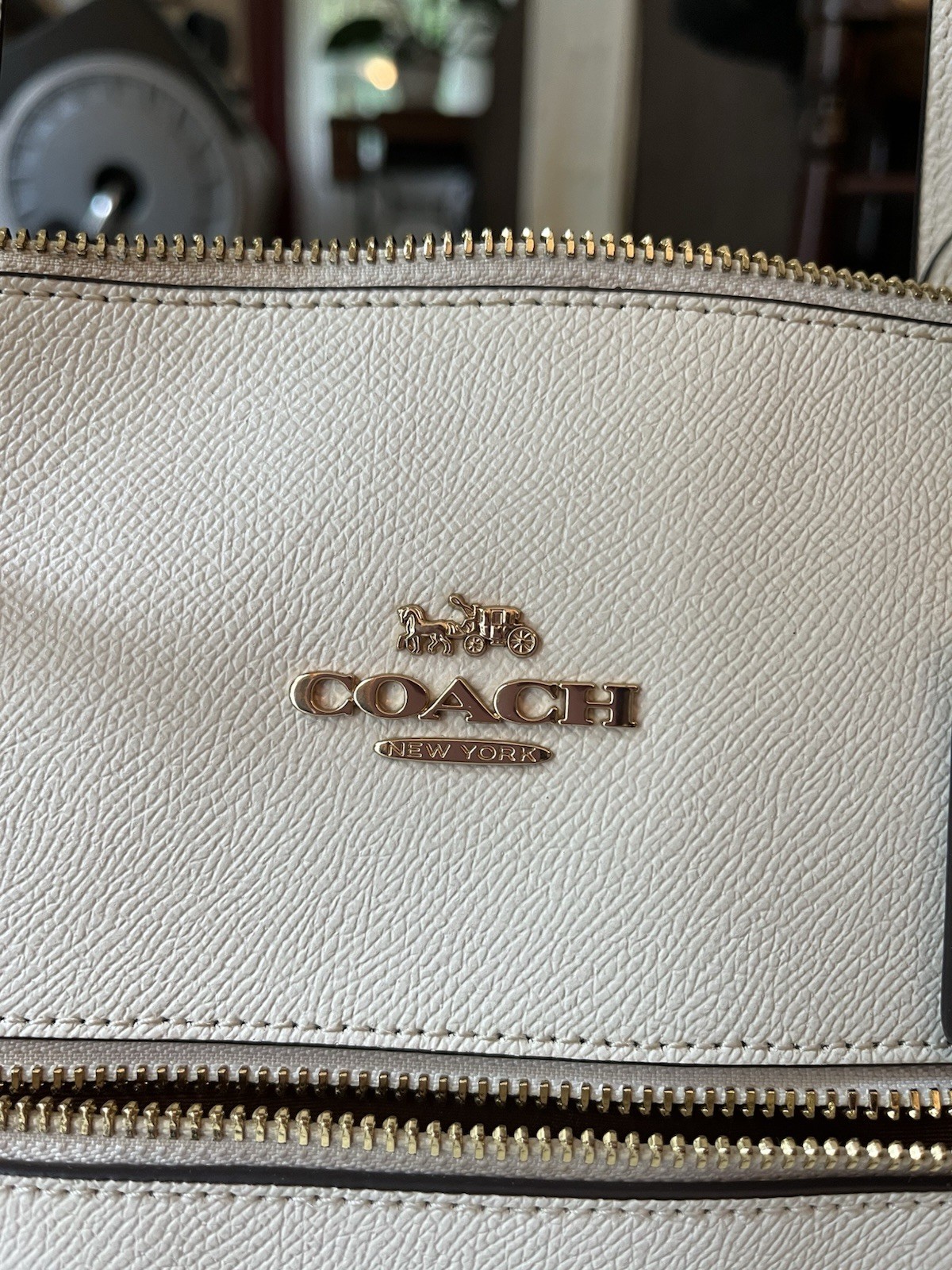 Coach Gallery Tote, White in color, A2039 F79608 Excellent Condition.