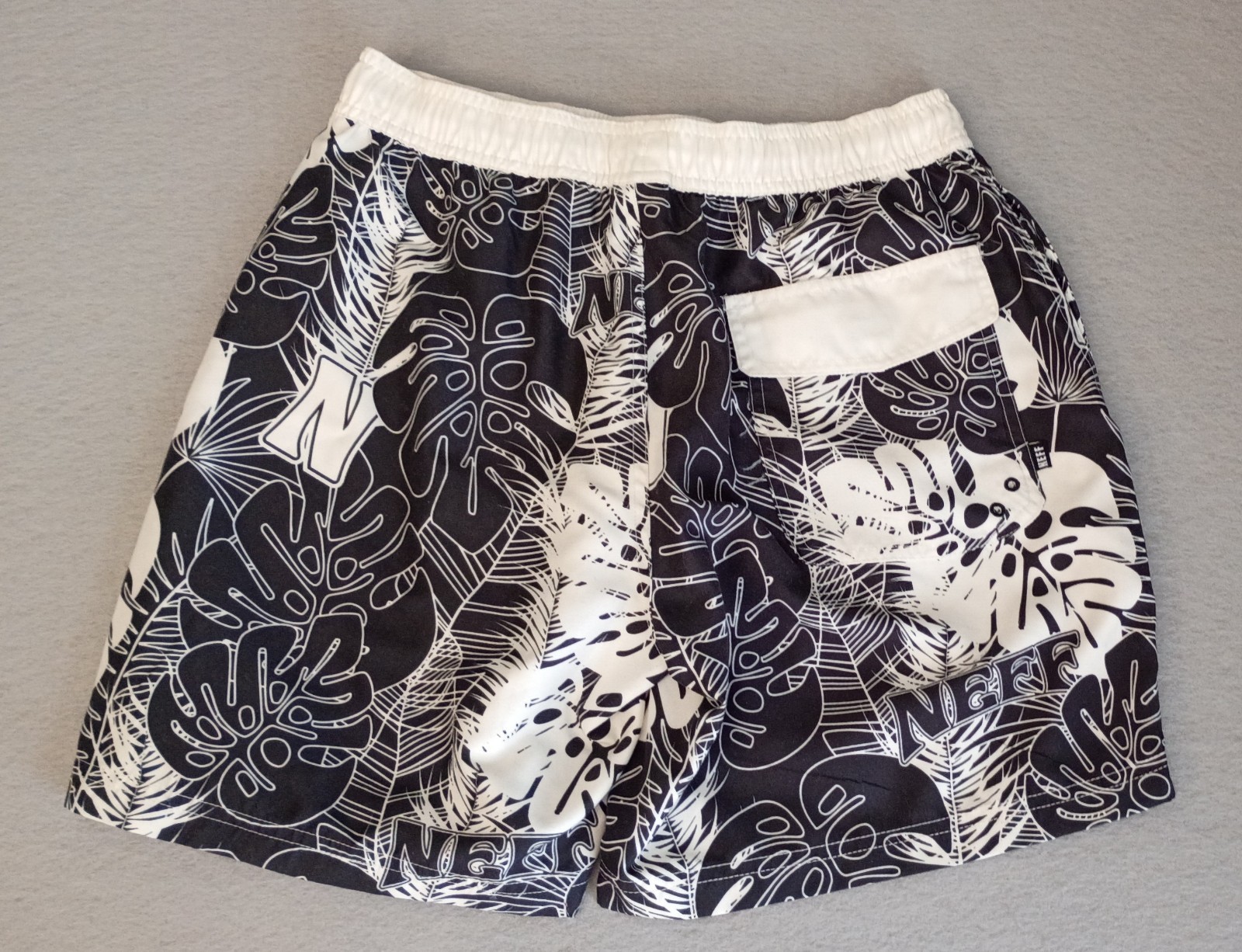 Neff UnLined Draw String Tropical Board Shorts Men Size Small Black/White