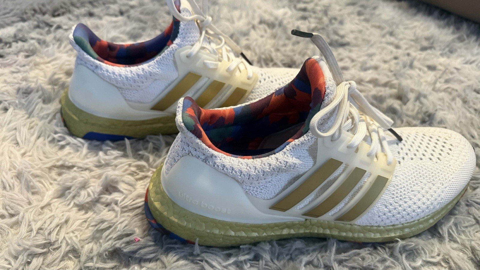 adidas UltraBoost 5.0 DNA Men’s Low Top Lace Up Sneaker White/Gold HP7425