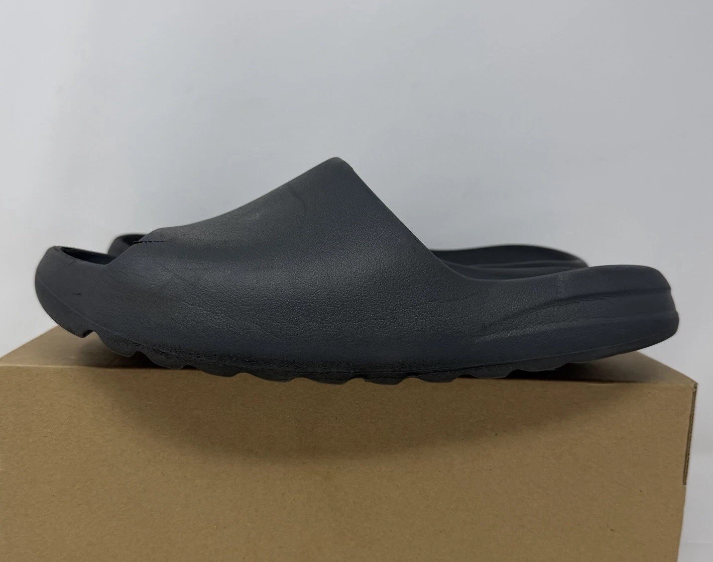 Adidas Yeezy Slide slate grey Size 11 MEN – ID2350 – 2023