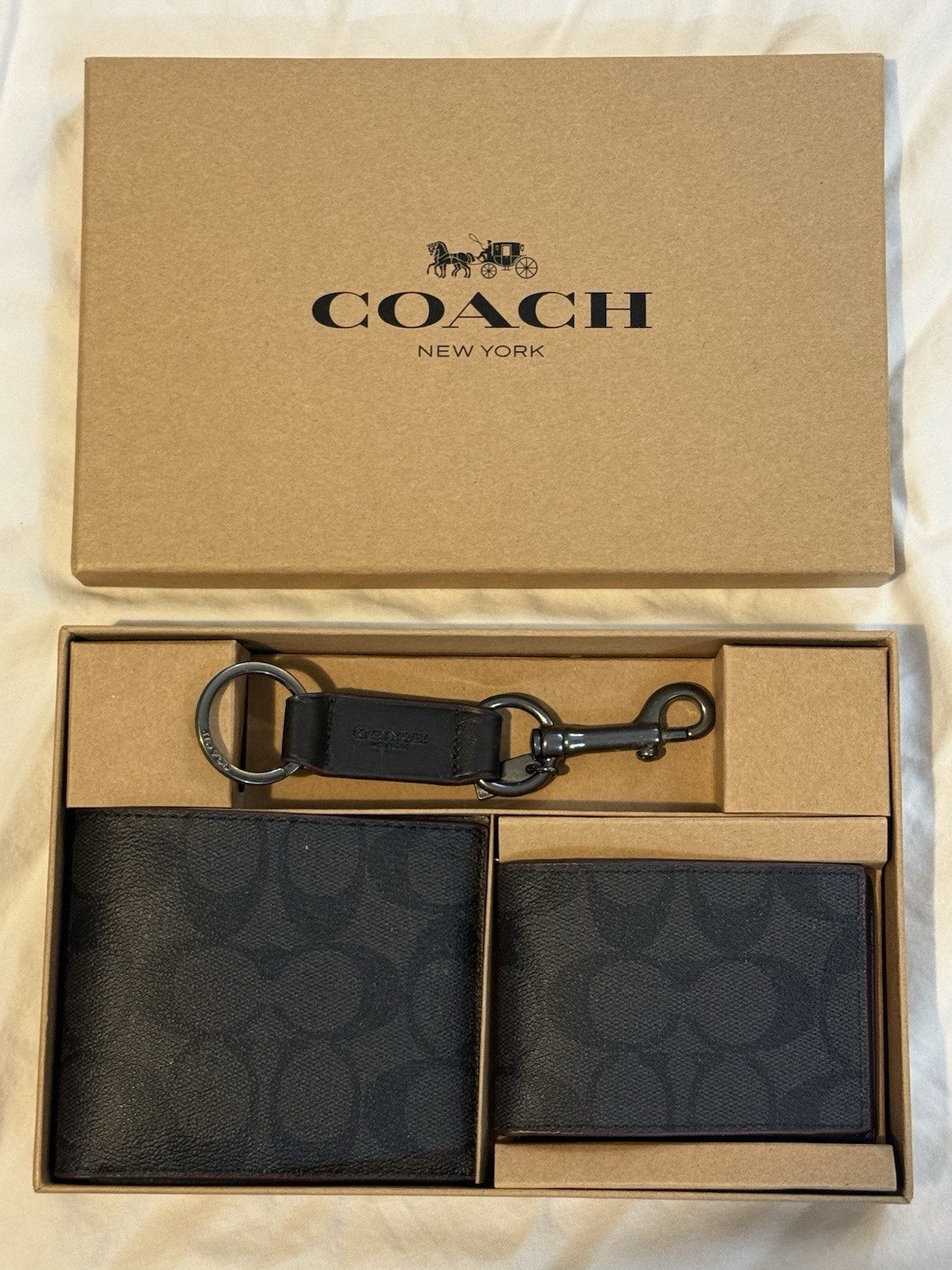COACH Logo NY MEN’S 3 IN 1 WALLET BOXED GIFT SET IN SIGNATURE CANVAS