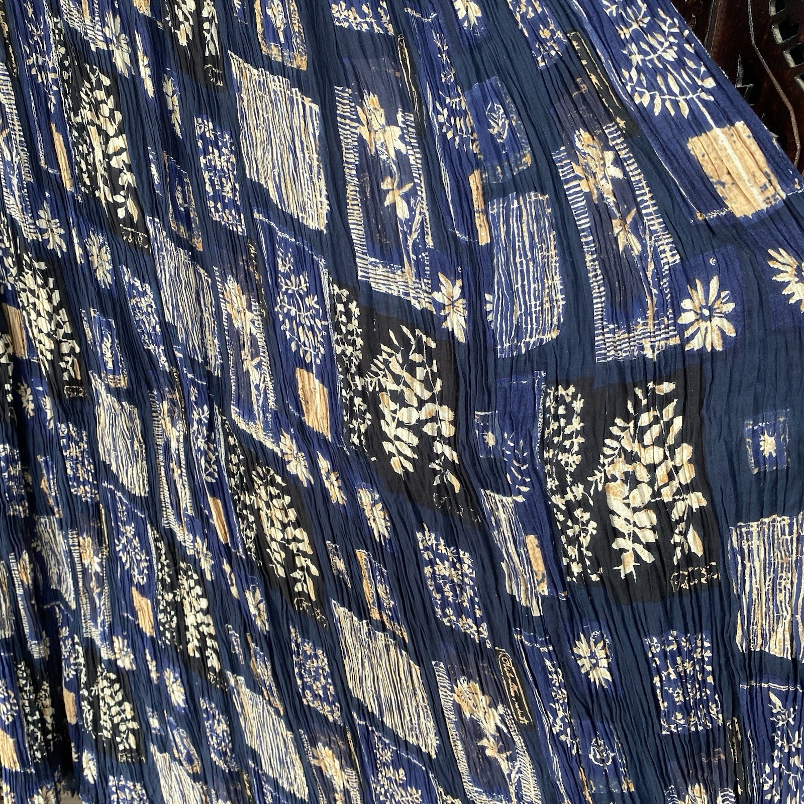 VTG 100 Cotton Crinkle Midi Skirt Womens L Broomstick Bell Tassel Boho Navy Leaf