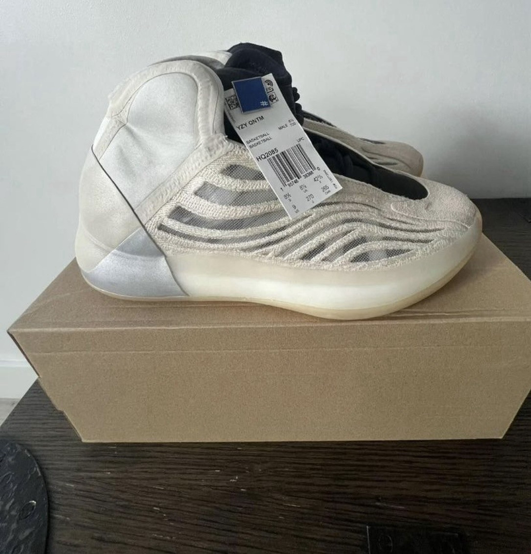 Yeezy Adidas Basketball Shoe Size 9 HQ2085