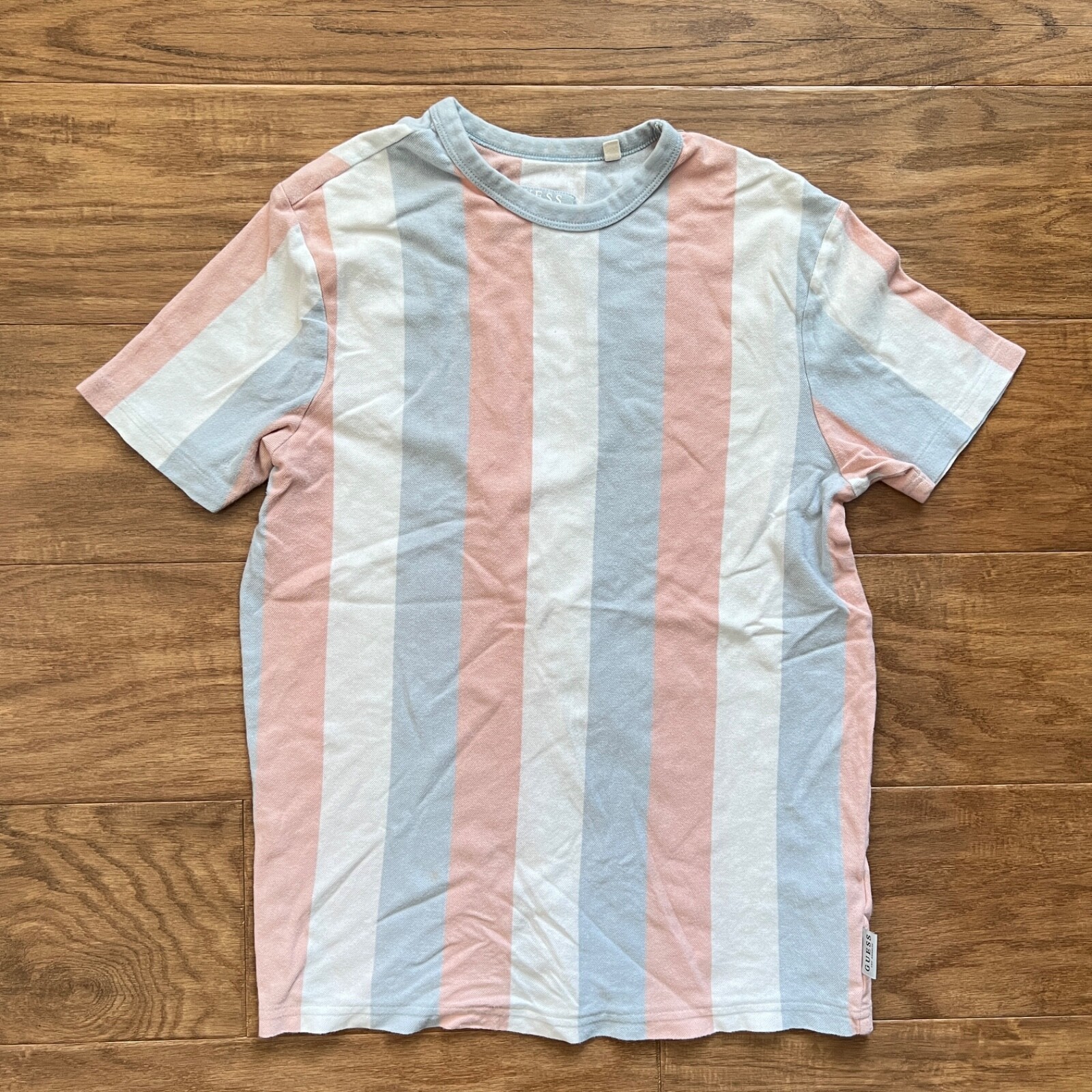Guess T-Shirt Men’s Size S Vertical Stripe White/Pink/Gray