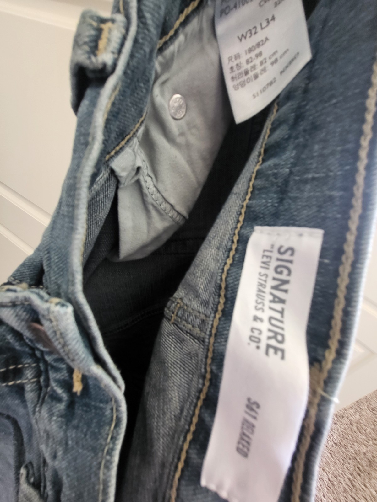 Signature by Levi Strauss & Co. Medium Wash Blue Denim Relaxed Fit Jeans Zip