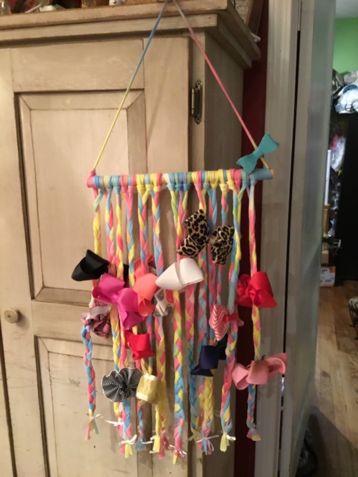 LOT OF 15 Girl’s HAIR-BOWS Random Colors, Including Handmade Holder