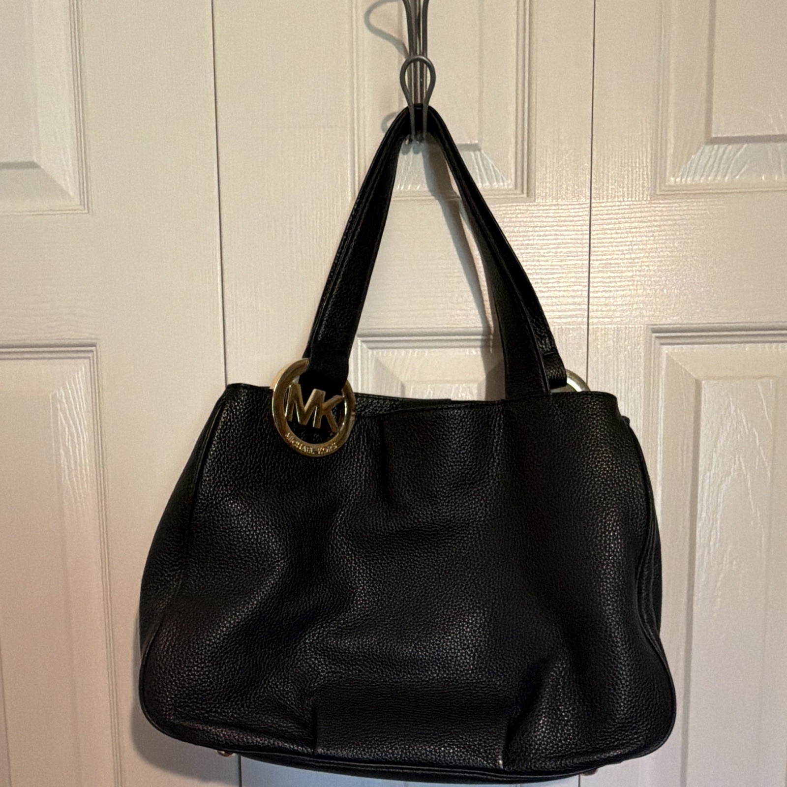 Michael Kors Black Pebbled Shoulder Bag Gold Hardware Logo Charm Zip Magnetic