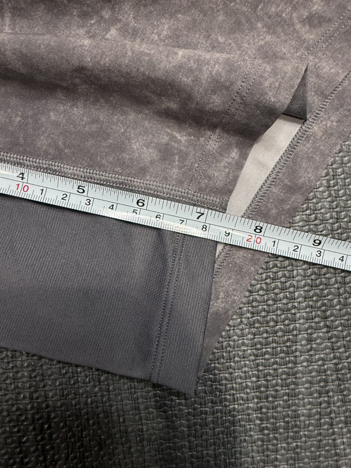 EUC – Lululemon Mens T.H.E Shorts *Size MEDIUM* *Gravel Dust Asphalt Grey*