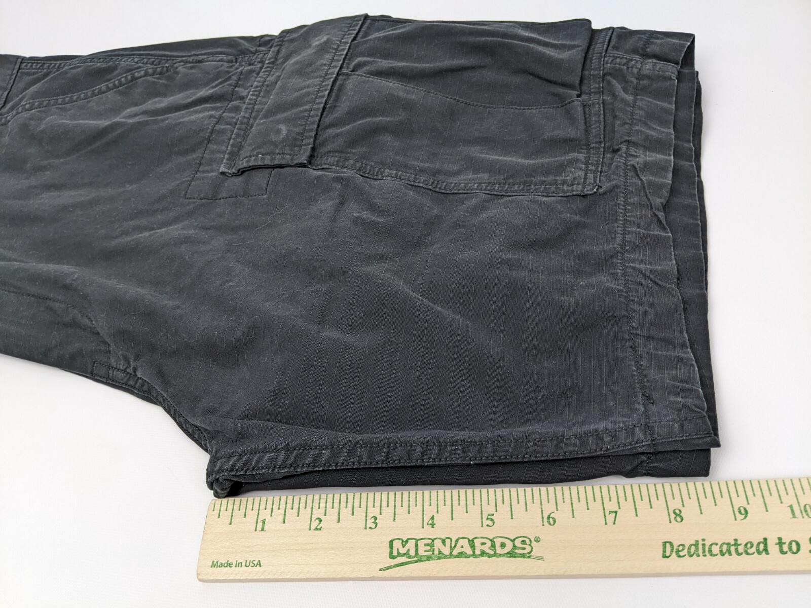 LEVI’S WHITE TAB BLACK REGUAR FIT CARGO SHORTS, MEN’S SIZE 36
