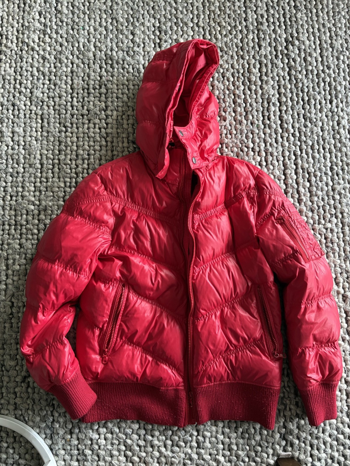 UNIQLO Womens Puffer Jacket with removable hood – Red