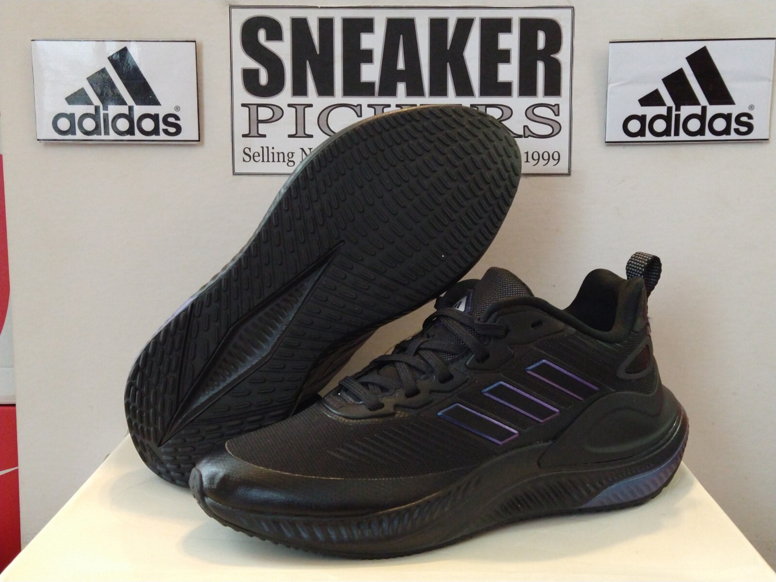 Adidas Men’s AlphaMagma Guard – GX1177 – Black / Dark Marine – Size: 5.5 – NEW !