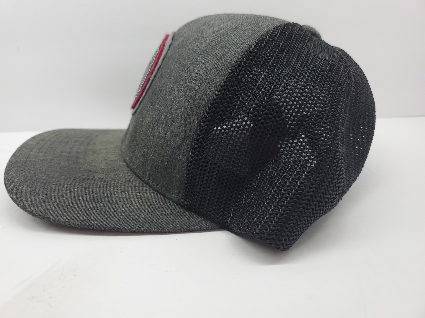 Travis Mathew Golf Hat FlexFit Tech110 Gray Trucker Mesh Snapback Cap