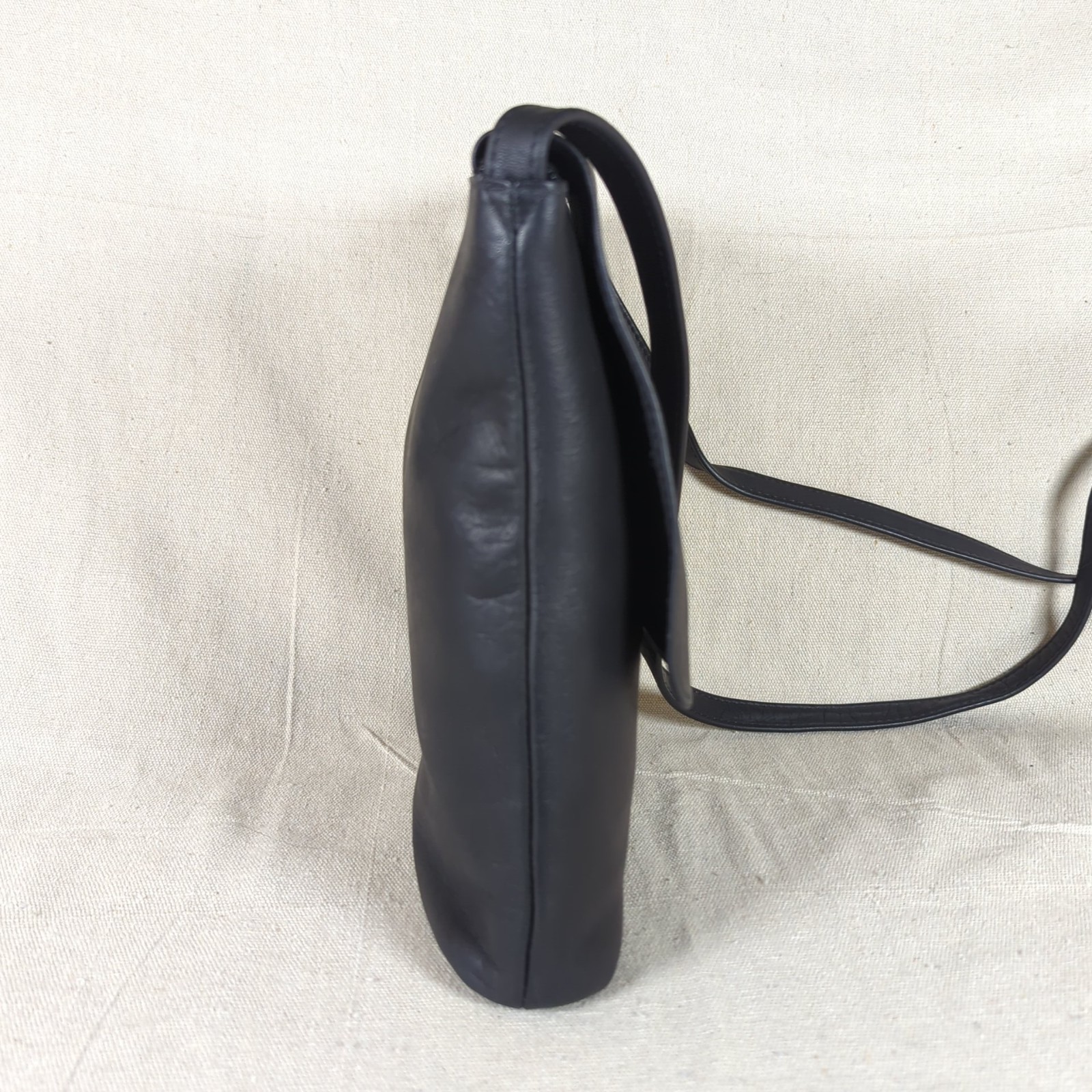 Le Donne Genuine Leather Crossbody Messenger Bag Black Flap Over Zip Purse