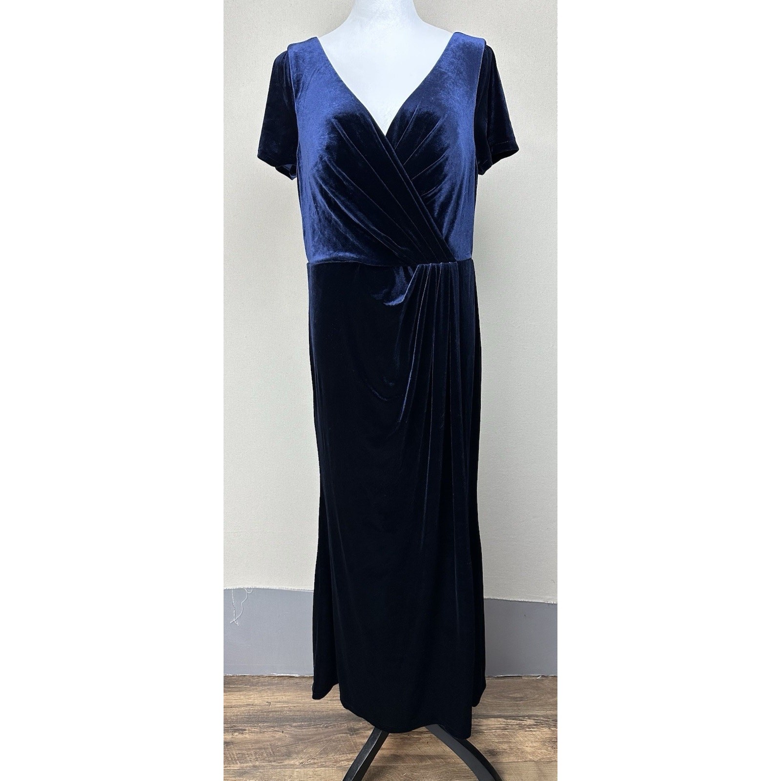 REVELRY Velvet Special Occasion Dress Deep Blue Women’s Size 16 READ