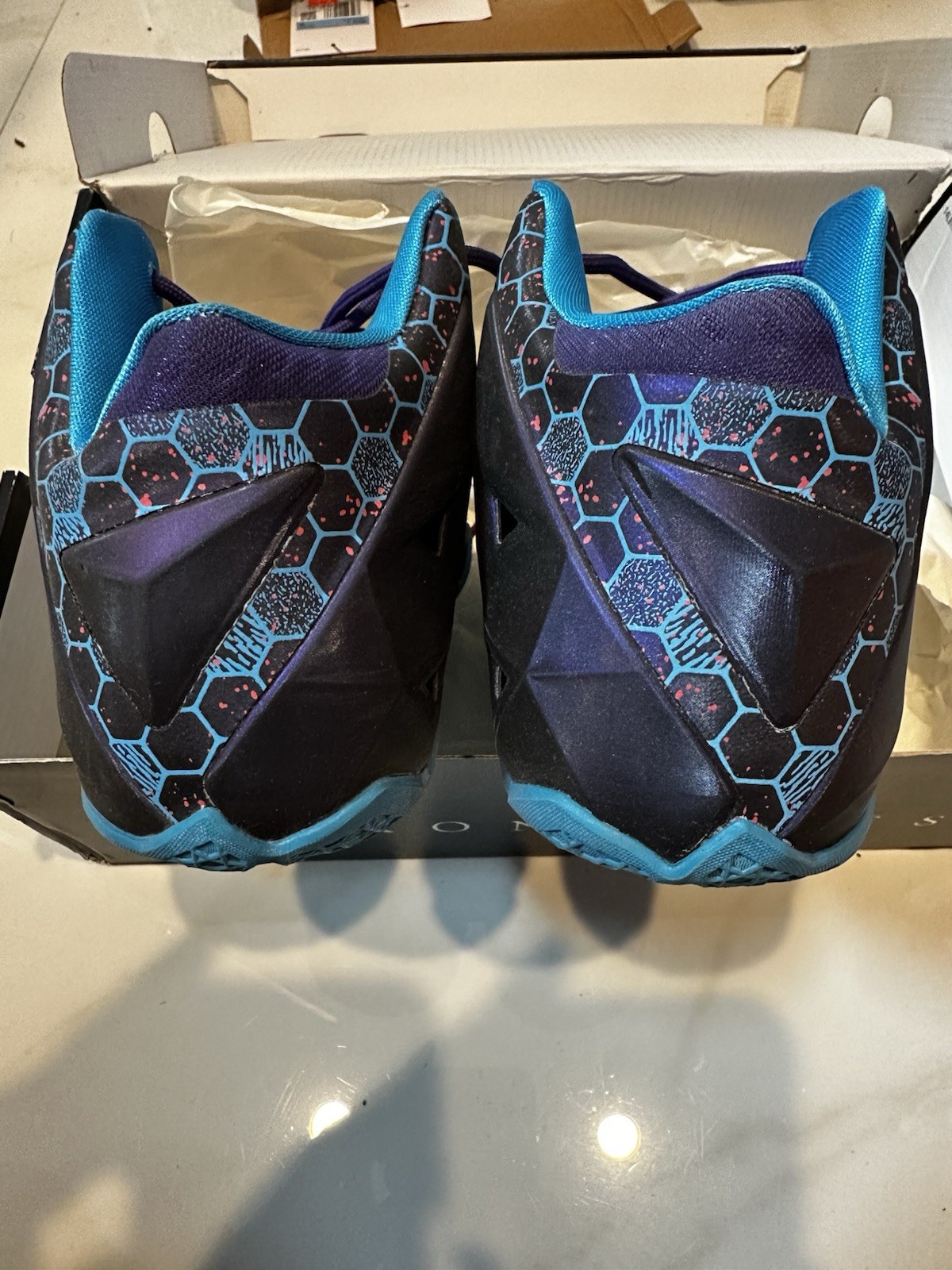 2014 Nike LeBron 11 ‘Hornets’ Size 6Y