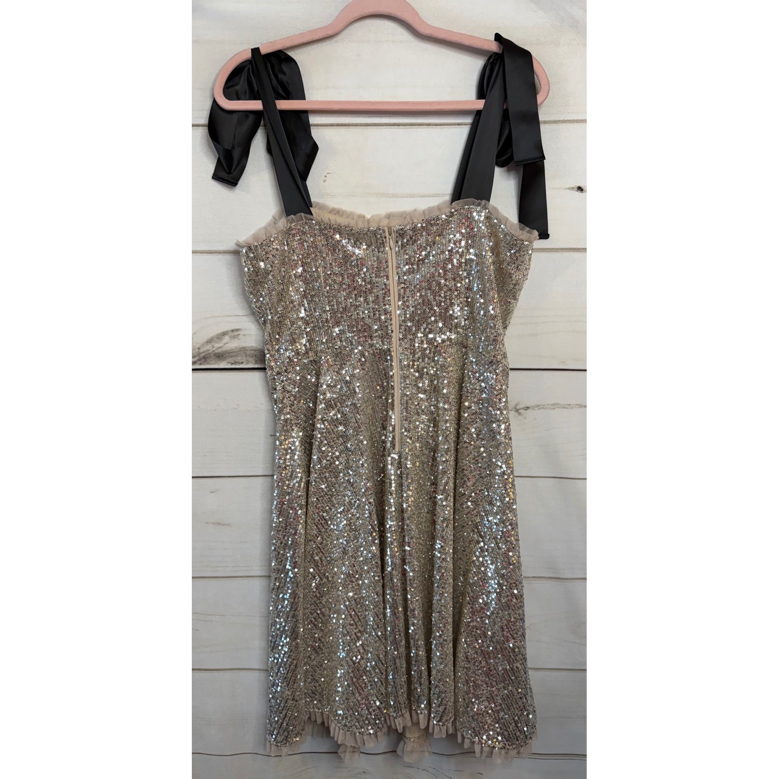 Gal Meets Glam Sequin Bow Shoulder Mini Dress Champagne Silver Size 10 NYE Party