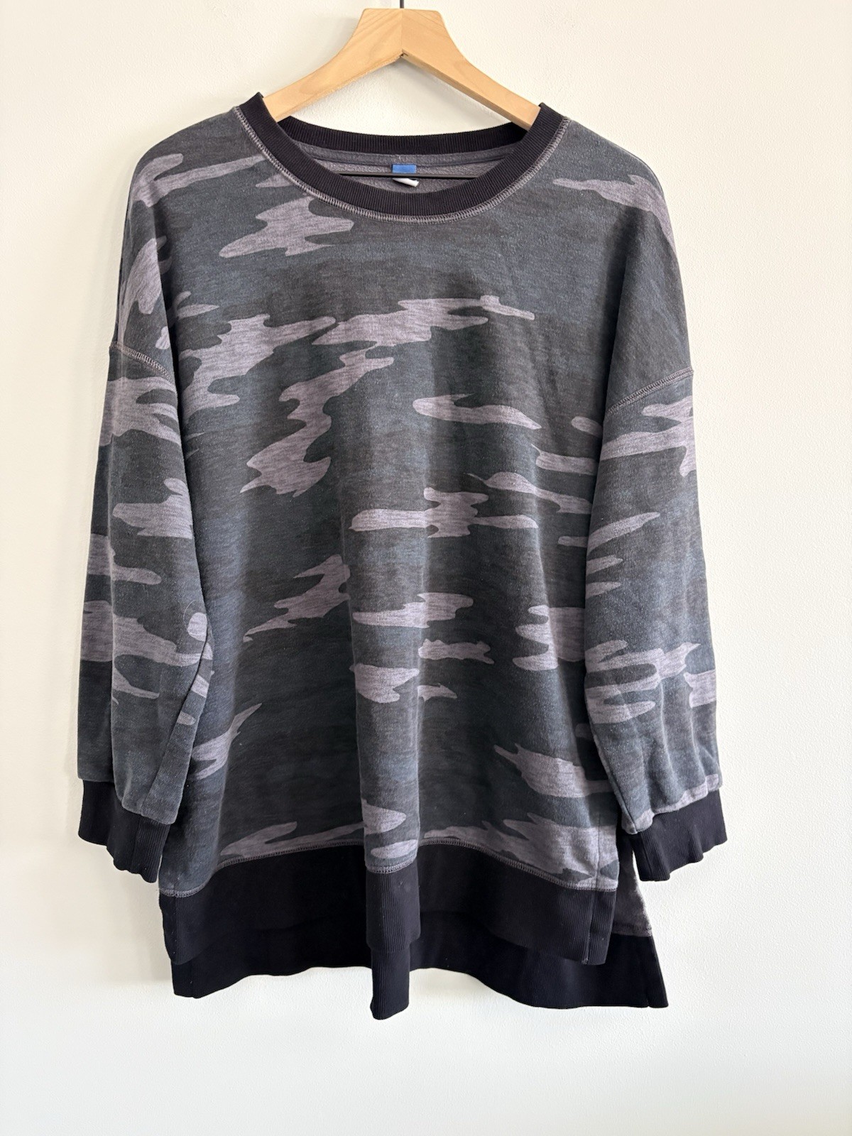 Old Navy Sweatshirt Black Gray Camo Womens Size XL Tunic Long Sleeve