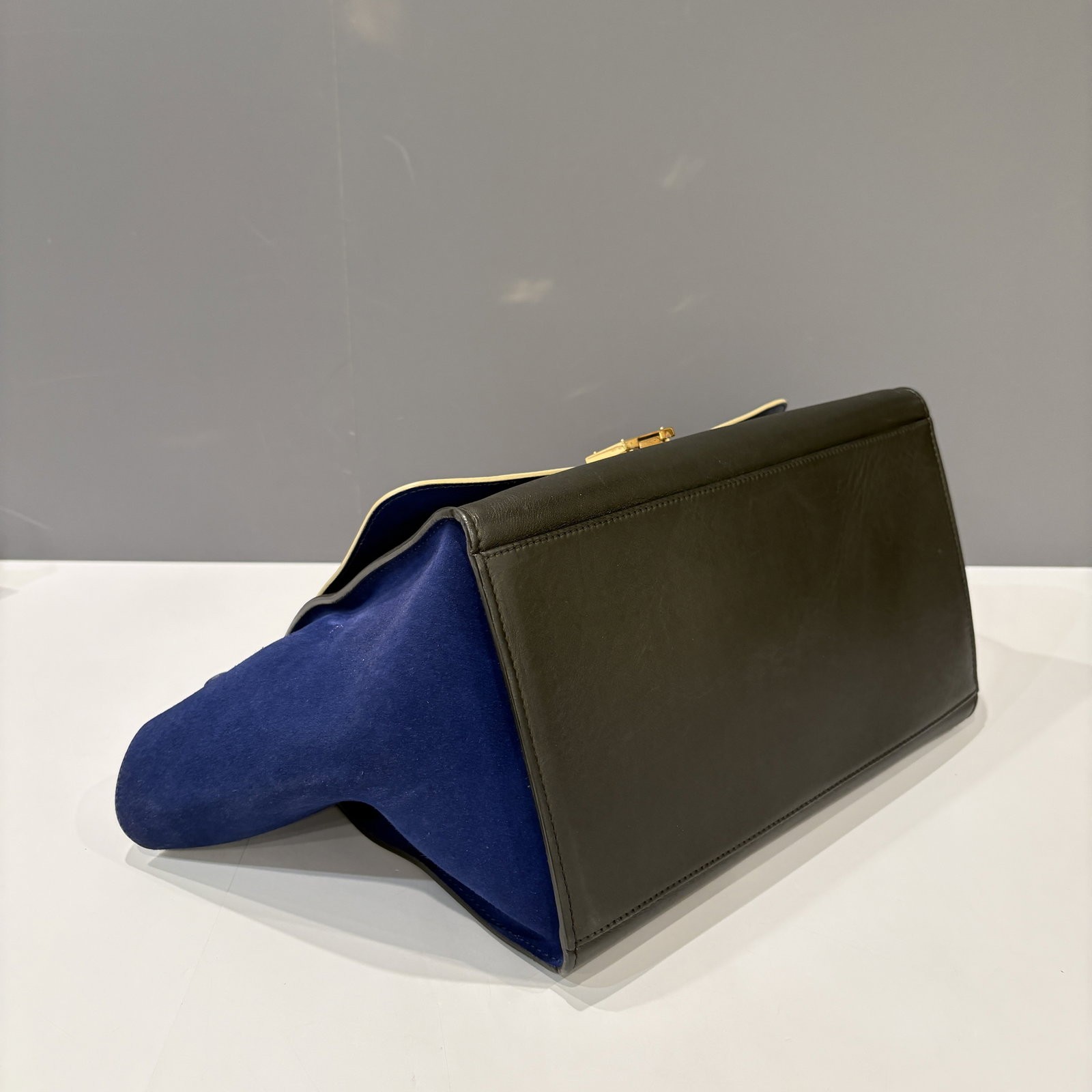 Celine Medium Trapeze Beige Blue Black Calfskin Doblis Suede Suede (mg011226c1)