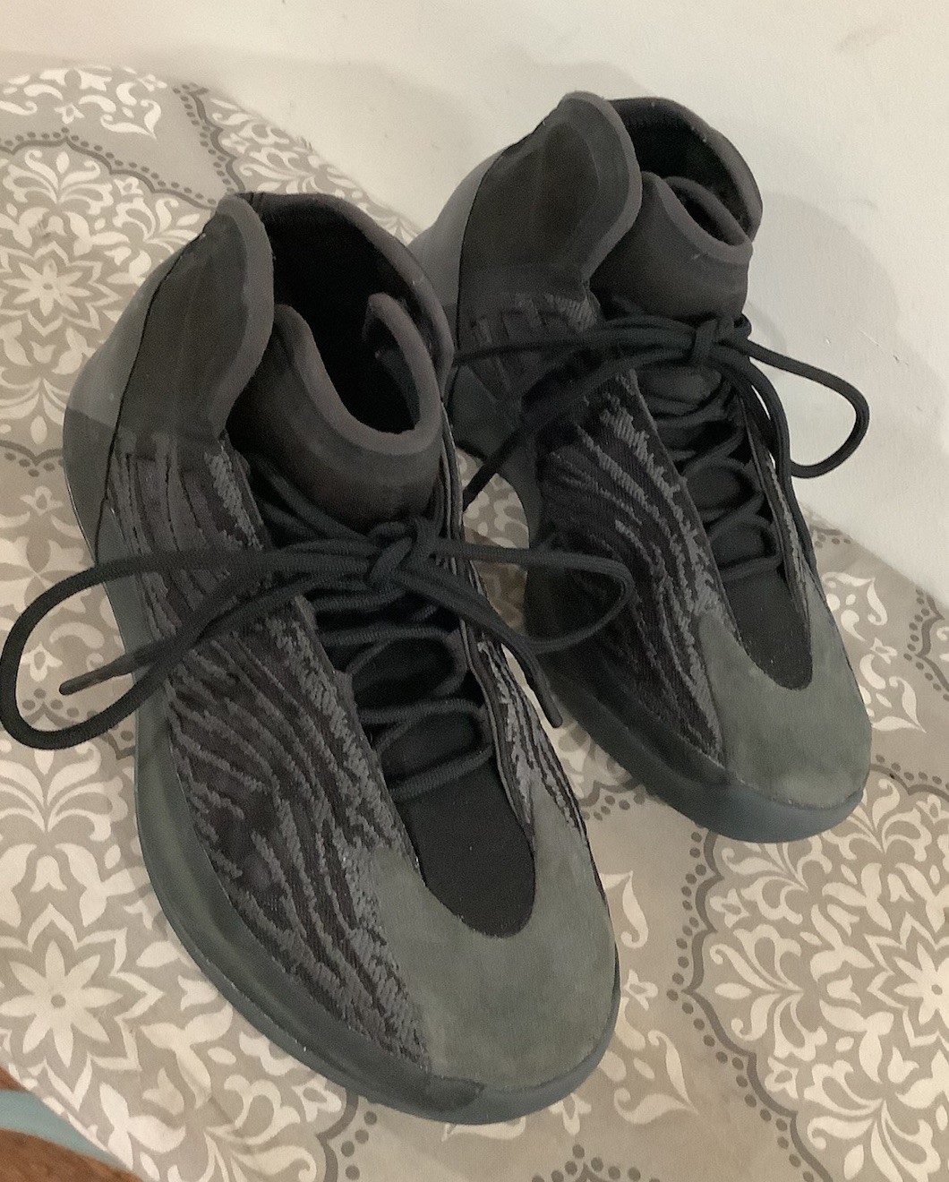 ADIDAS YZY QNTM ONYX 10.5 QUANTUM BLACK YEEZY GX1317 BASKETBALL