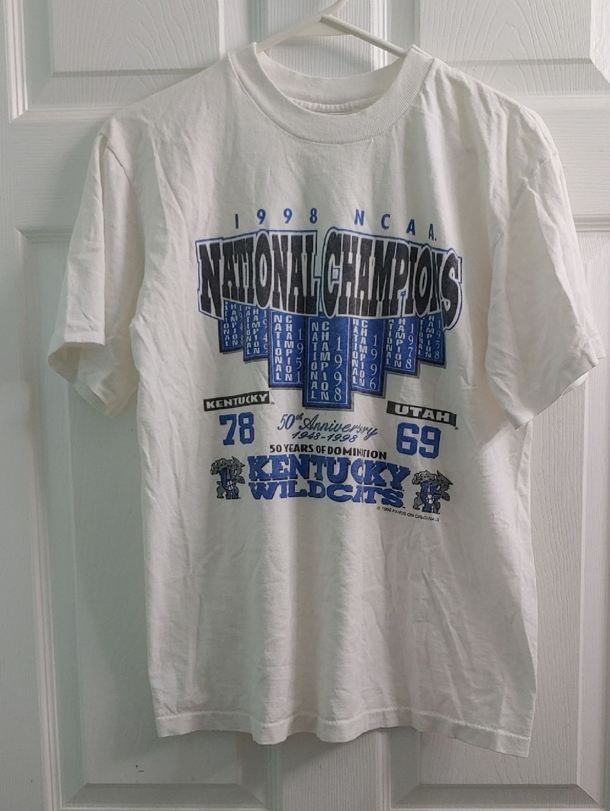 Vintage 1998 UK T Shirt Wildcats NCAA National Champs Unisex White Tee Size M