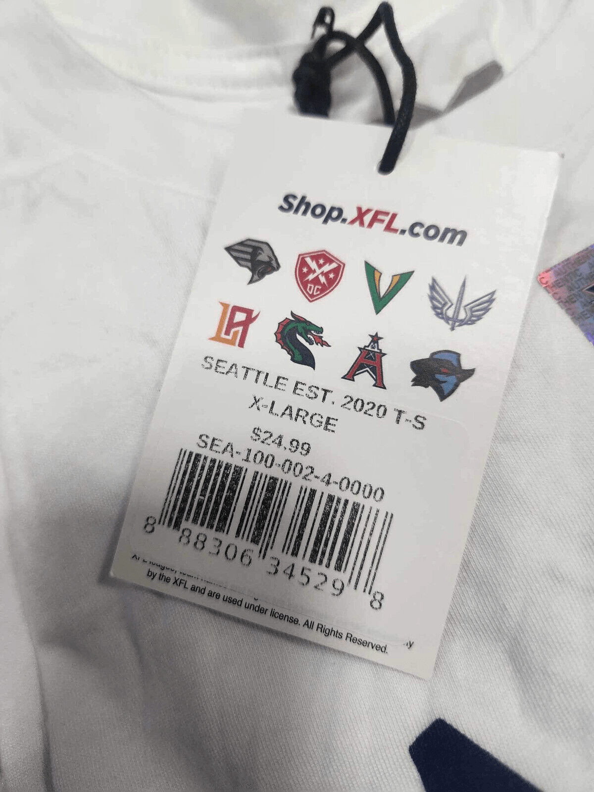 XFL Men’s Seattle Dragons Logo 2020 Tee Shirt T-Shirt XFL Cap Bundle. B24