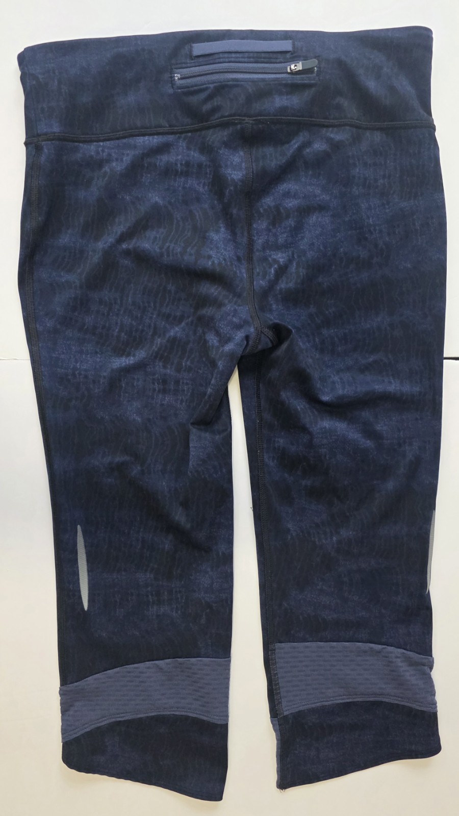 ​Under Armour Women’s Capri Leggings Blue Textured Athletic Pants Size M