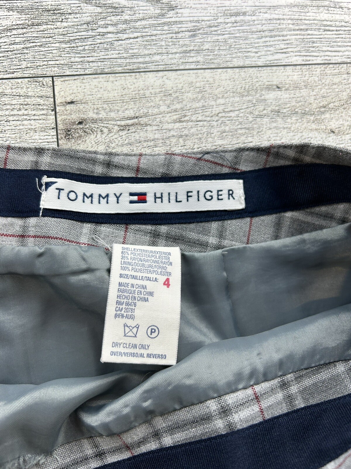 Tommy Hilfiger Skirt Size 4 Knee Length Gray Red Plaid Lined Slit Pencil