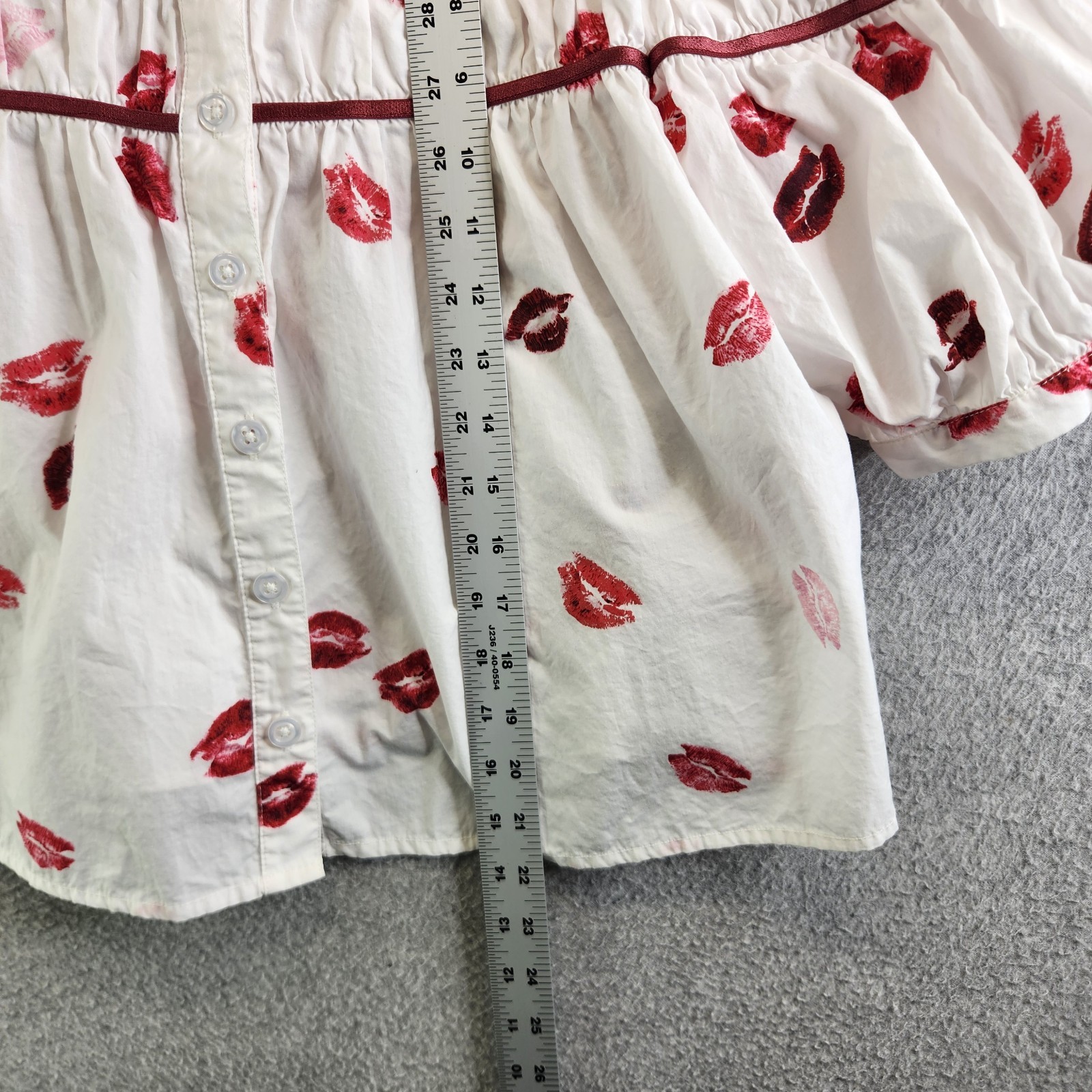 Maeve Top L Leandra Shirred Yoke Blouse Lipstick Kisses Novelty Valentines Day