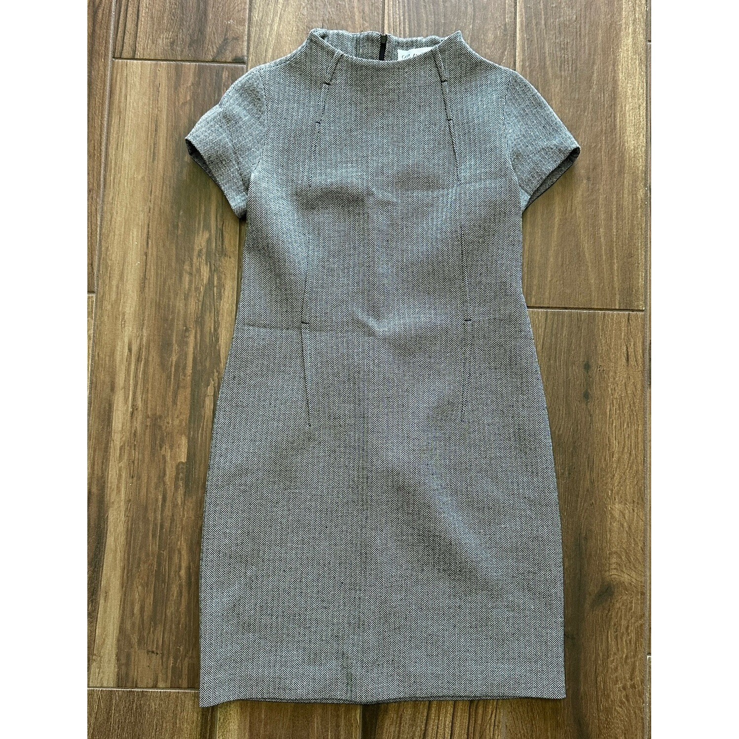 L’etichetta Milano Virgin Wool Herringbone Mock Neck Sheath Dress Size US 10