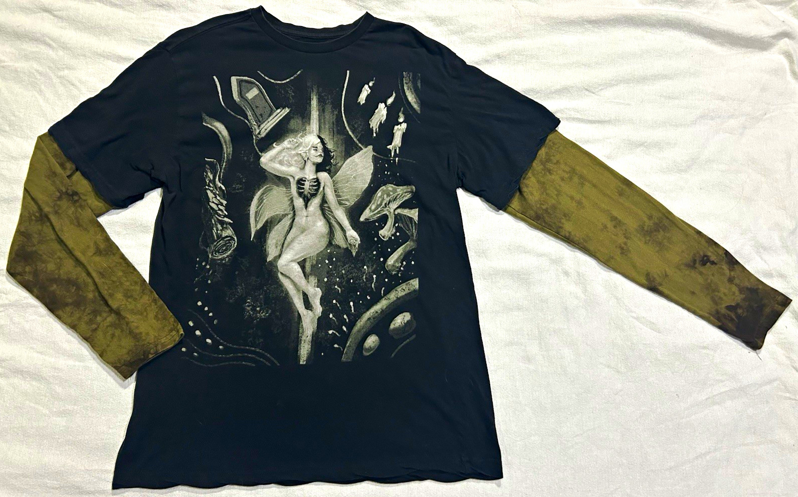 Melanie Martinez Portals women’s M Black/Green Long Sleeve Crew Neck Graphic Tee