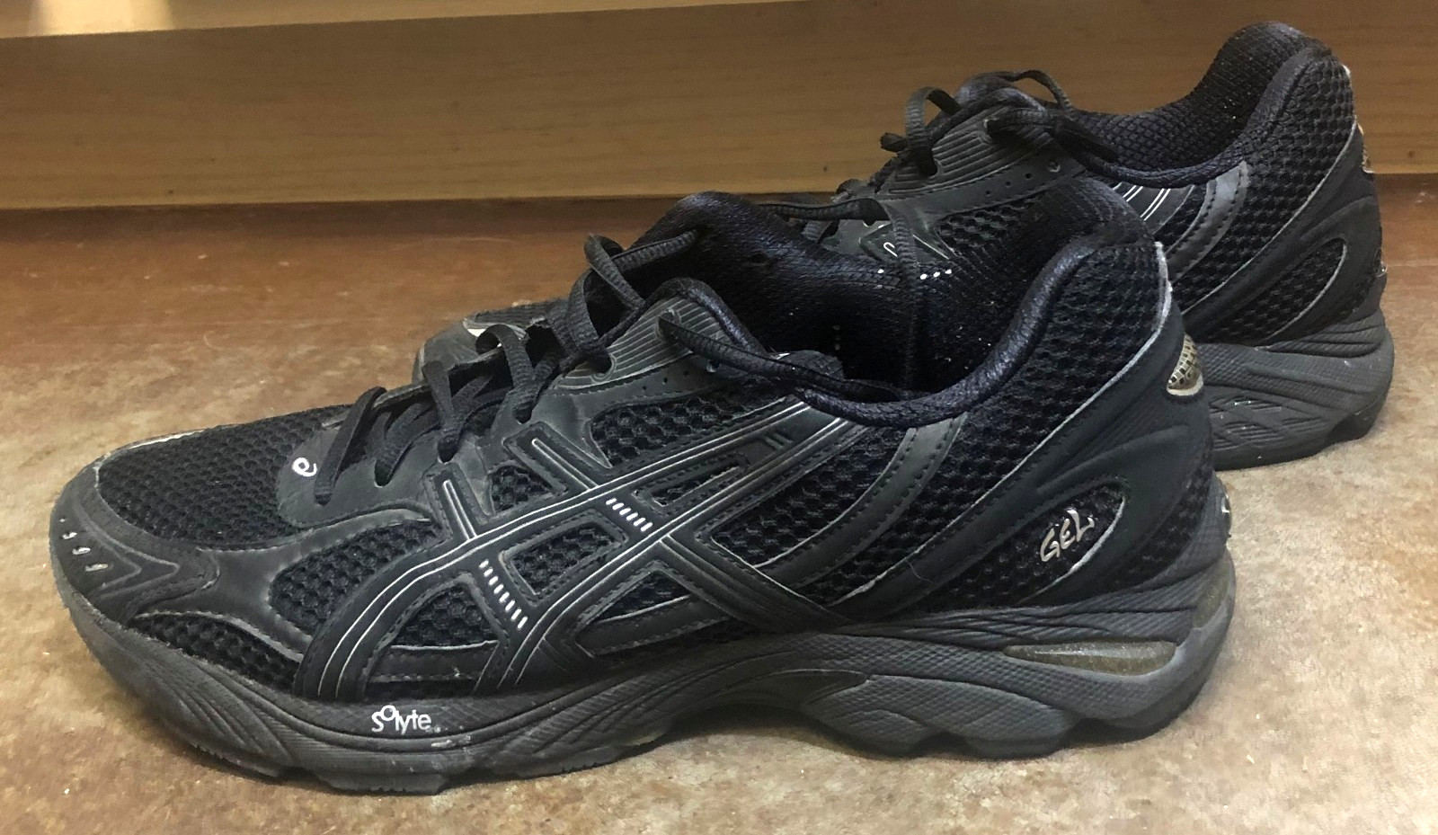 ASICS MEN’S GT-2150 RUNNING SHOES SIZE 11.0 BLACK & SILVER