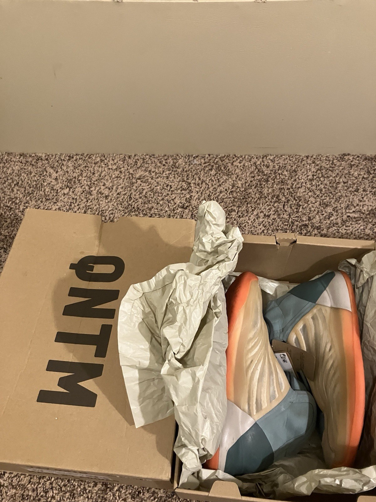 [HP6595] Mens Adidas Yeezy Boost Quantum “Hi-Res Coral”