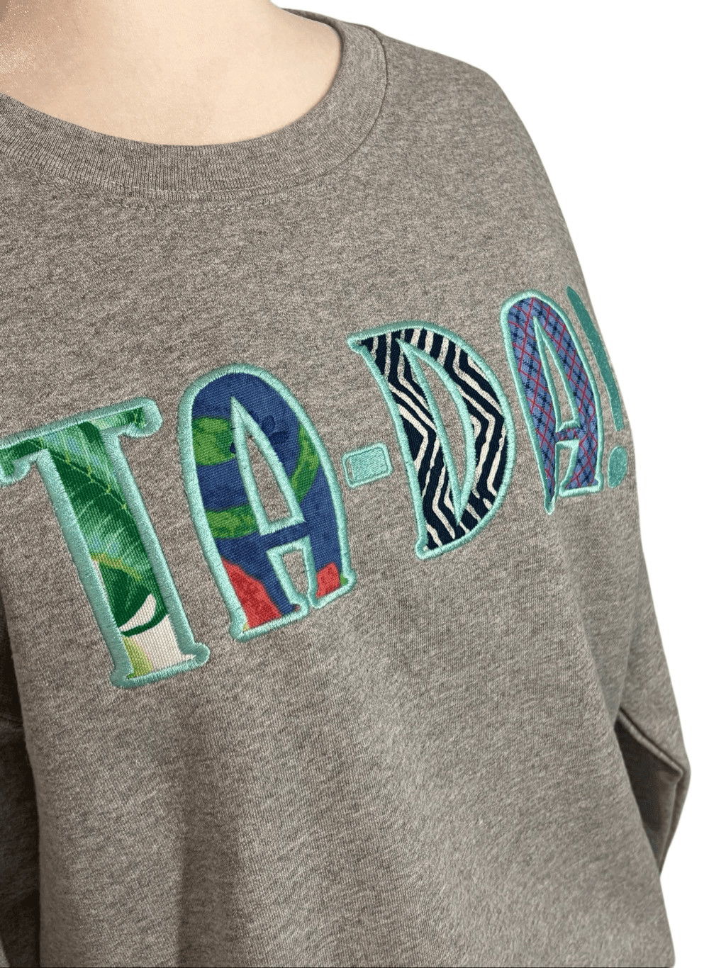 NWOT custom applique TA-DA!” Gray crewneck sweatshirt – M/L