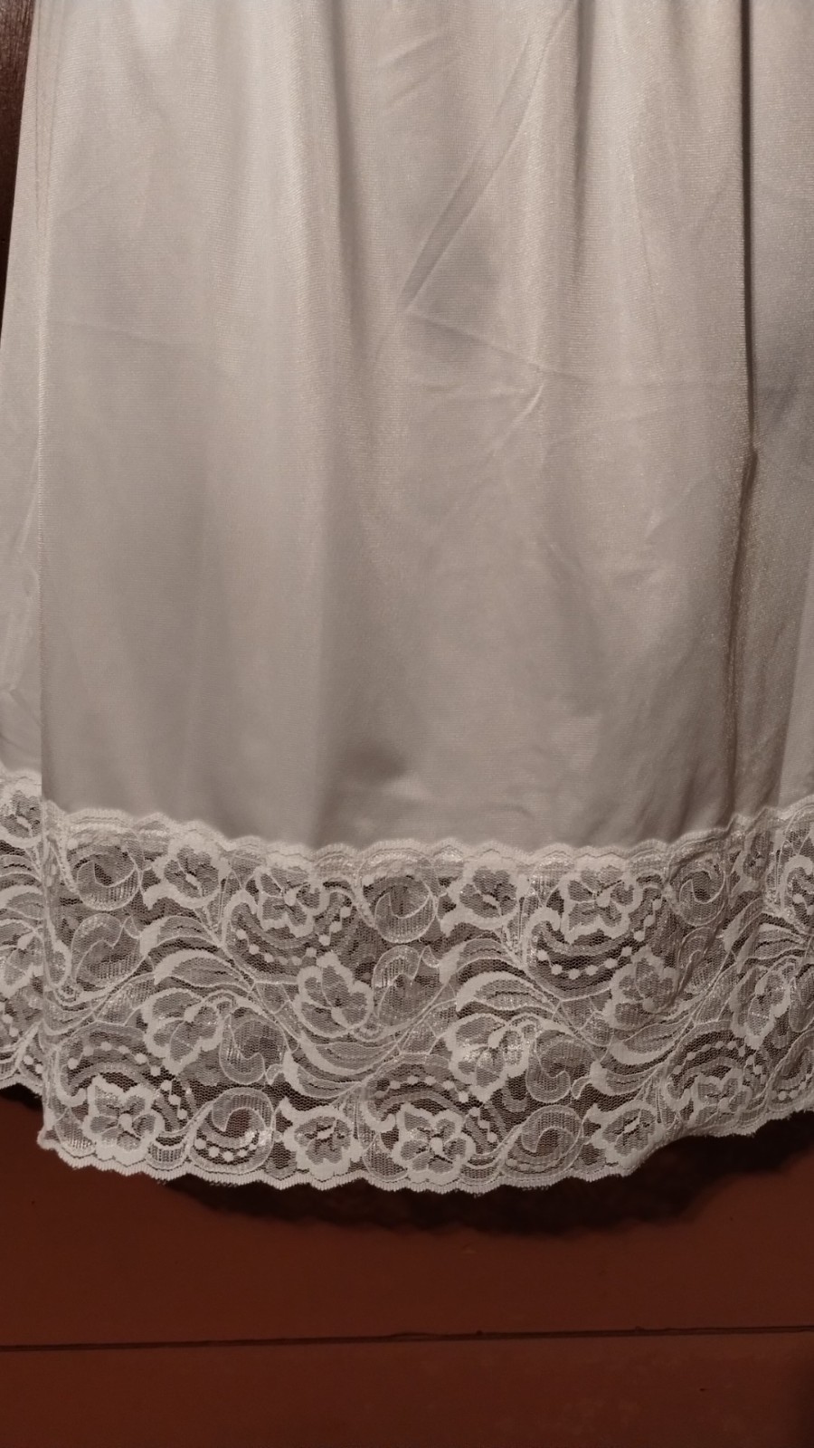 VINTAGE SMALL WHITE VANITY FAIR HALF SLIP-22″ INCHES-100% NYLON-5 INCHES OF LACE