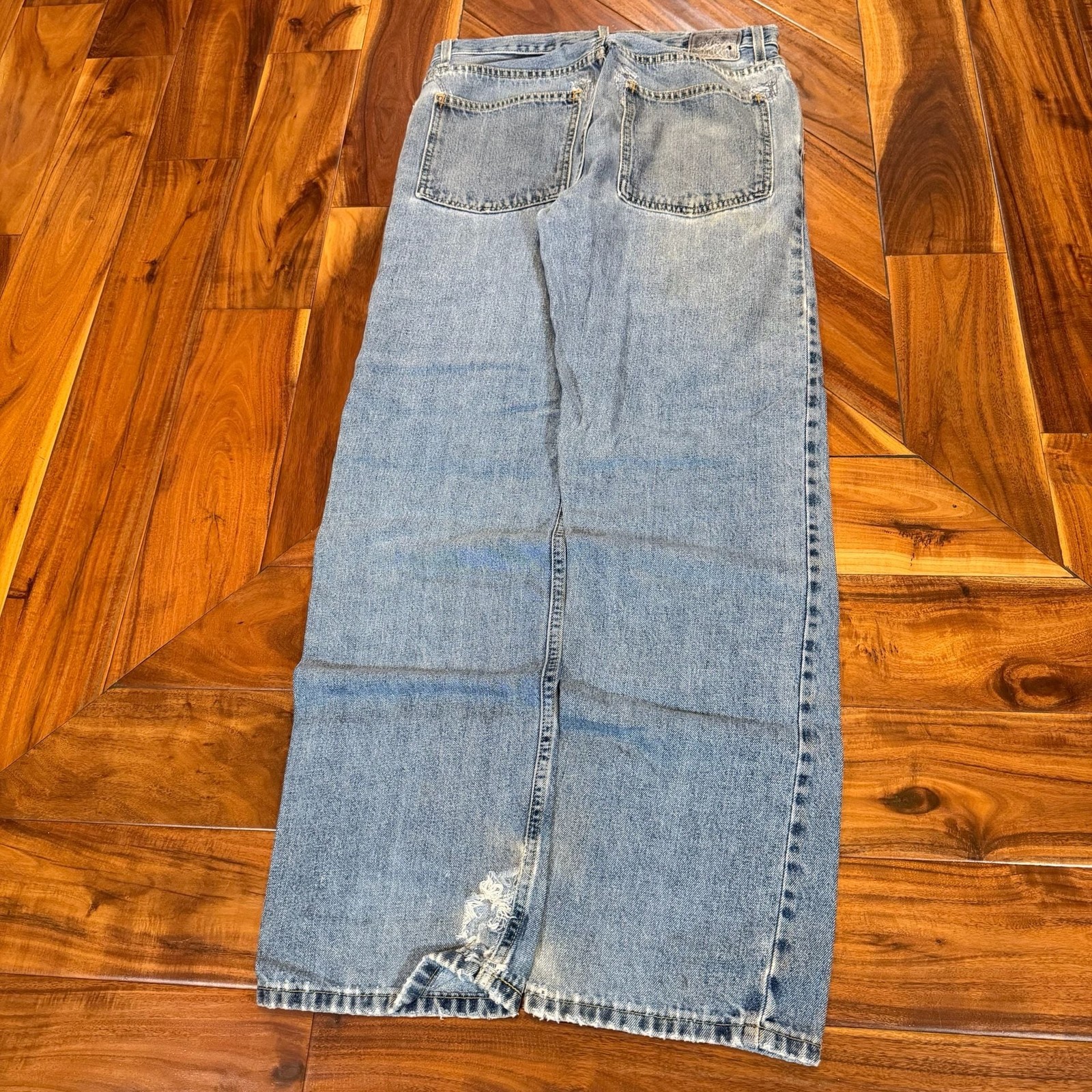 Levi’s SilverTab Early 2000s Relaxed Fit Distressed Light Wash Jeans 31×32